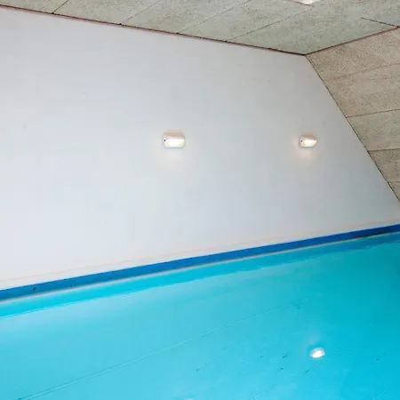 10 Person In Bl Vand Blåvand