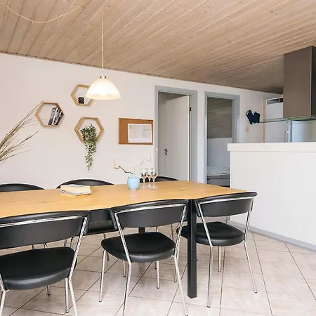 10 Person In Bl Vand Blåvand