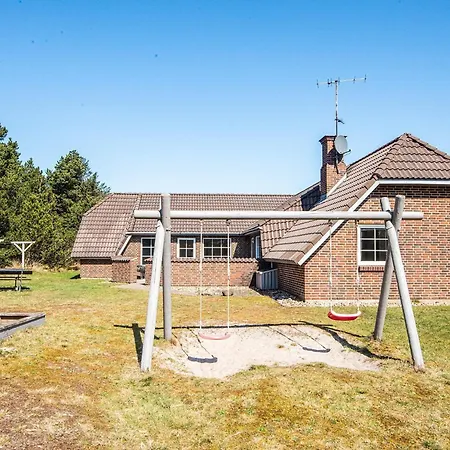 10 Person In Bl Vand Blåvand
