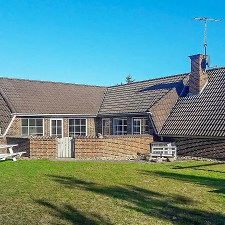 10 Person In * Blåvand